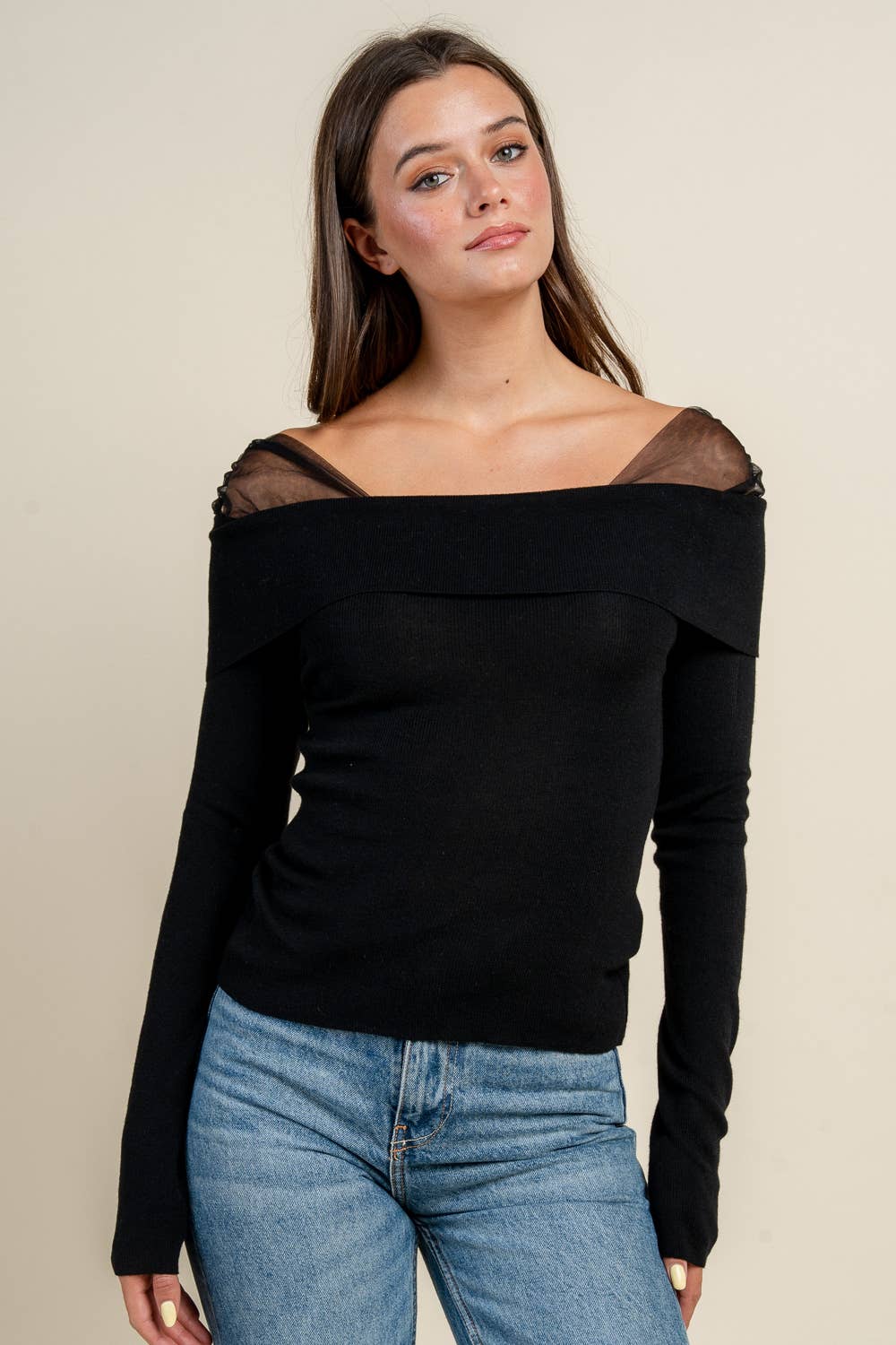 BEIVY OFF-SHOULDER LONG SLEEVE TOP WITH LACE DETAIL ON