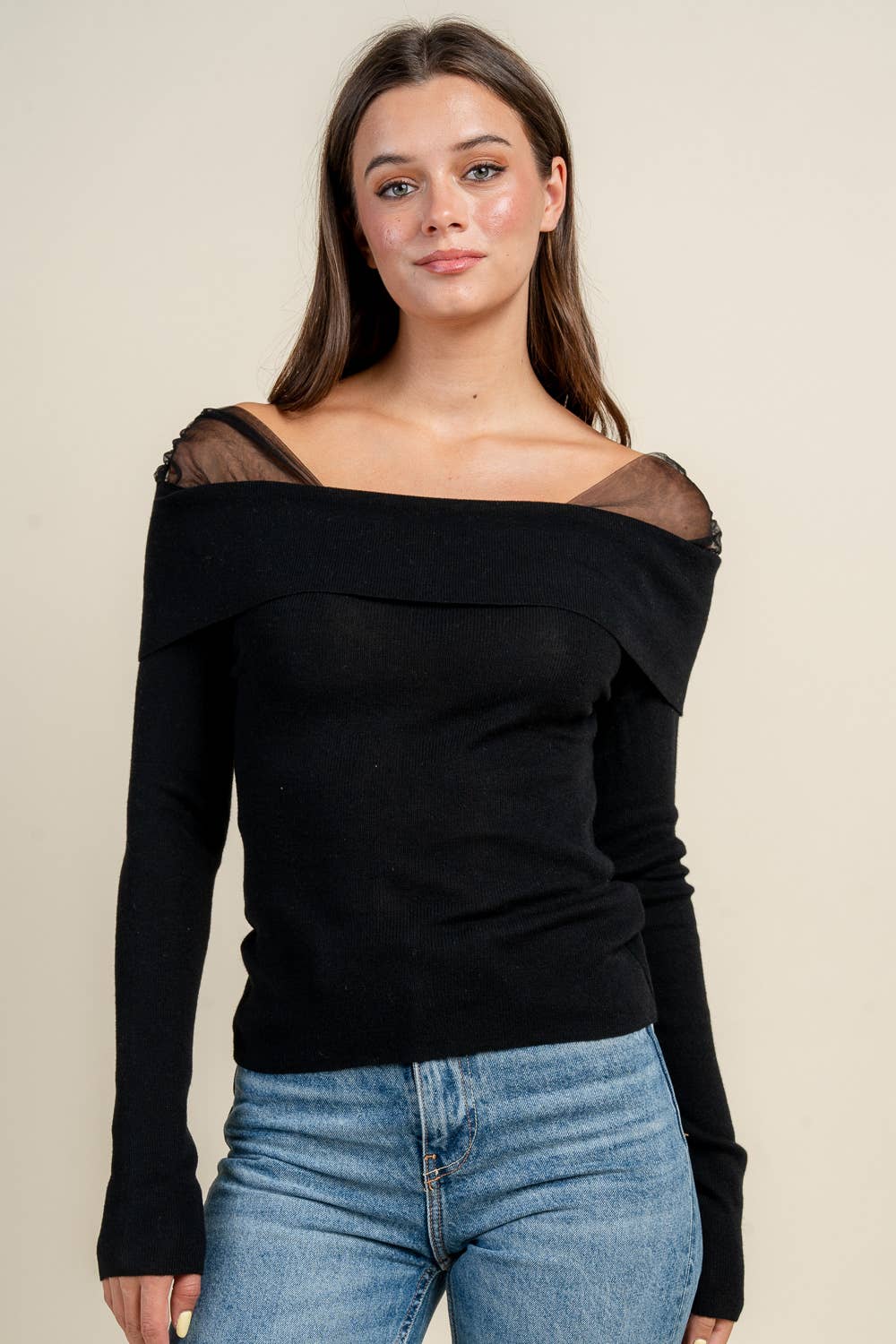 BEIVY OFF-SHOULDER LONG SLEEVE TOP WITH LACE DETAIL ON