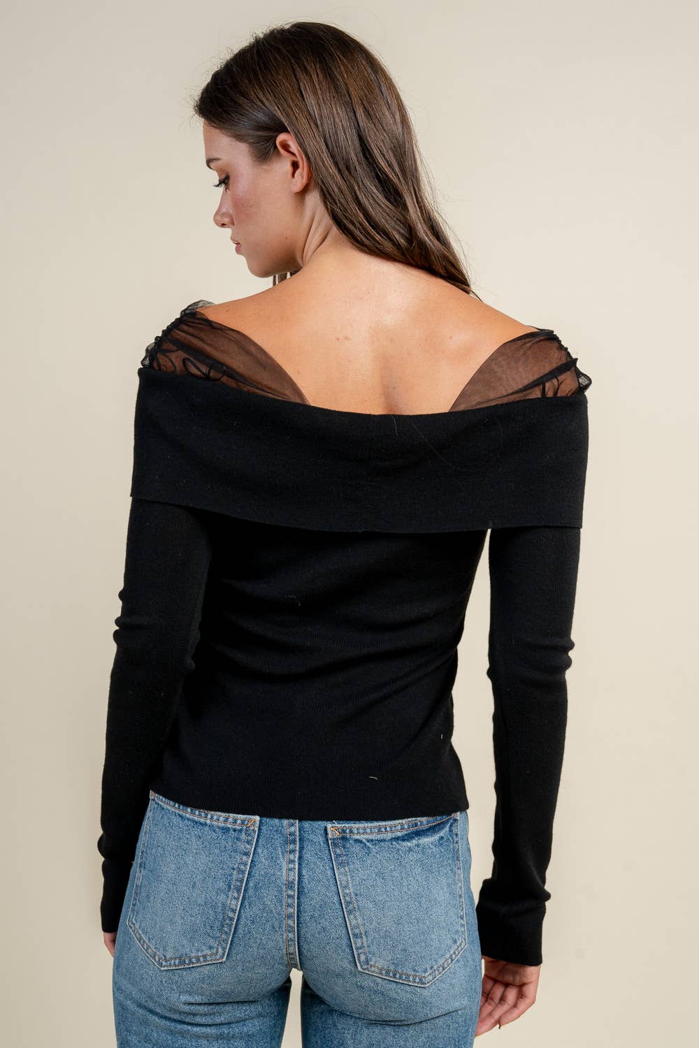 BEIVY OFF-SHOULDER LONG SLEEVE TOP WITH LACE DETAIL ON