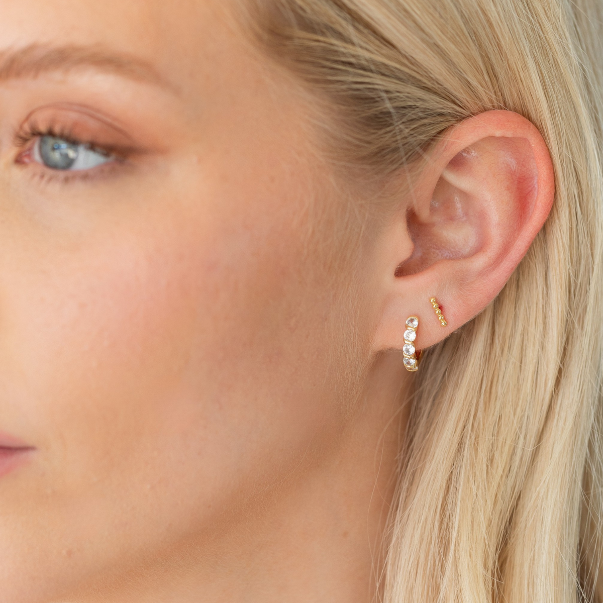 Splendid Iris Dot Bar Stud On Velvet Gift Tag