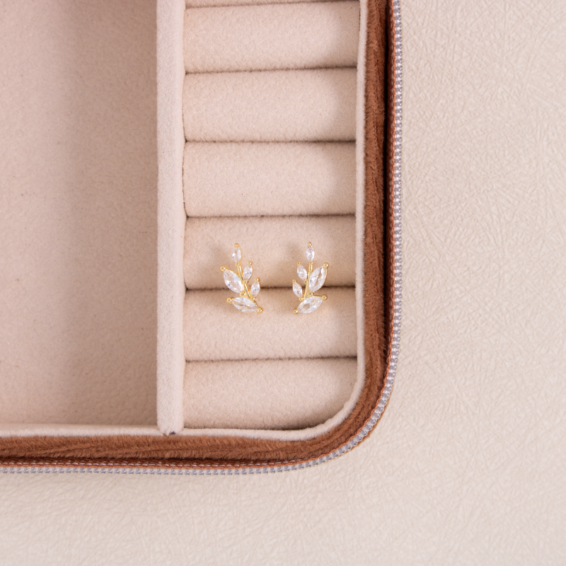 Splendid Iris Leaf Studs On Velvet Gift Tag