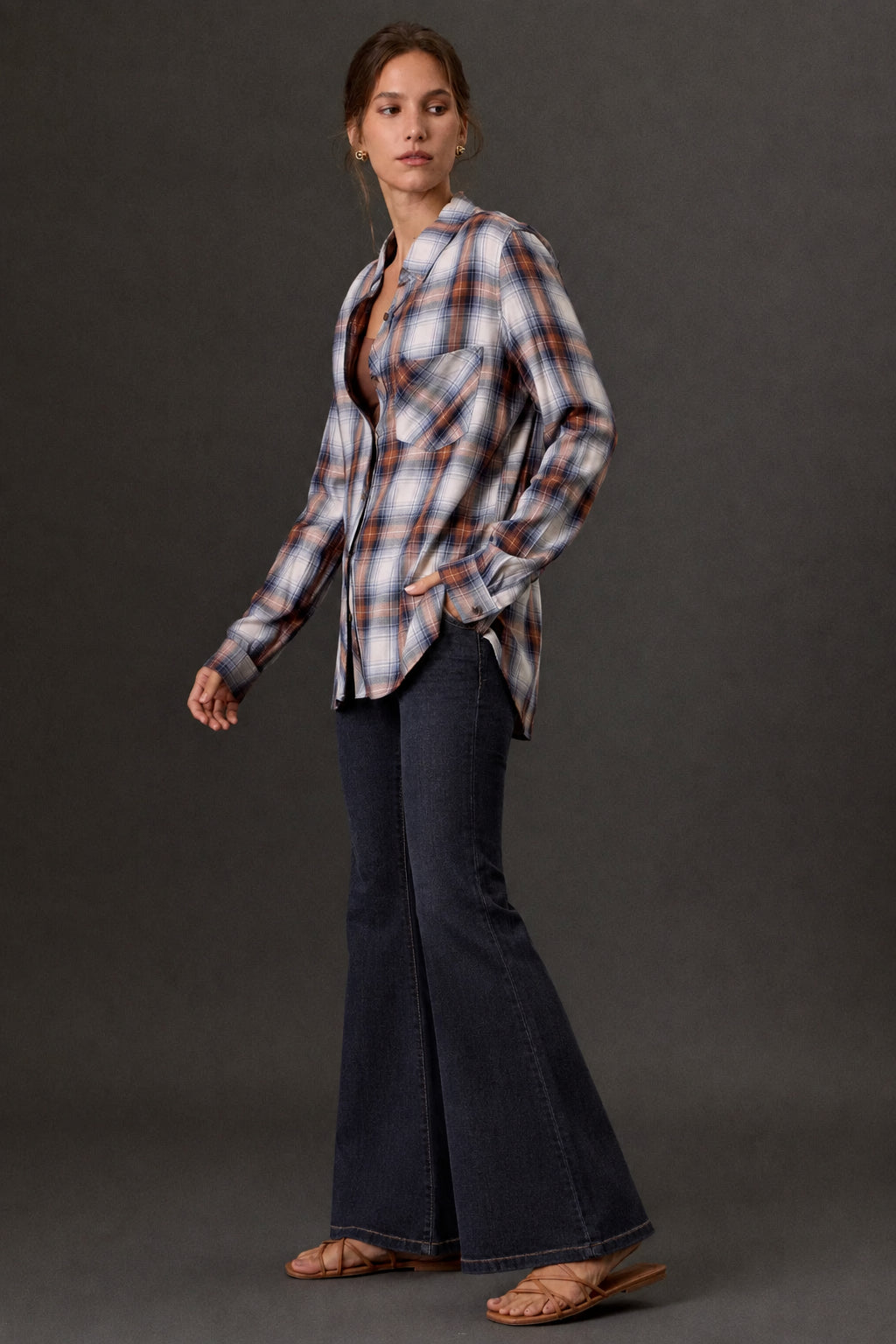 PLAID LONGSLEEVE BUTTON UP SHIRT