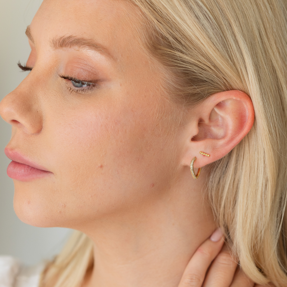 Splendid Iris Dot Bar Stud On Velvet Gift Tag